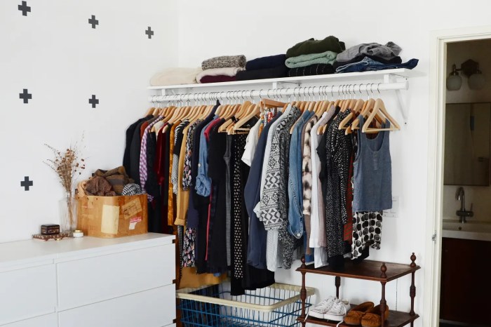 How to decorate room with no closet